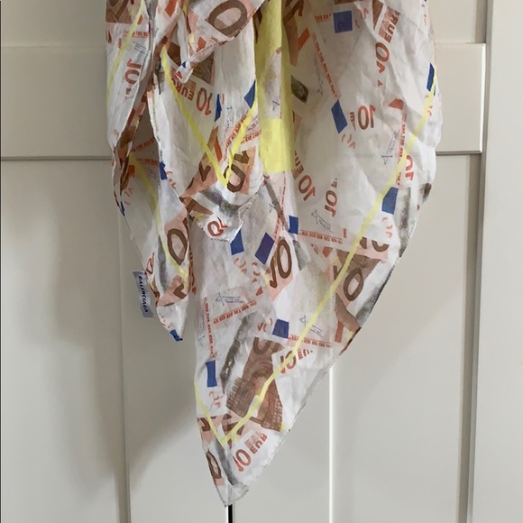 Balenciaga wrap scarf - Picture 8 of 9